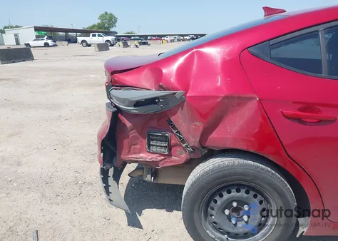 2017 Hyundai Elantra Se z USA, uszkodzony, nr VIN KMHD74LF2HU329464